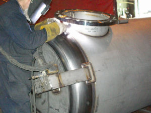 Stainless-steel-tank-welding-1-alpha-tanks